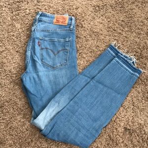 Levi’s 721 High Rise Skinny Jeans Size 27